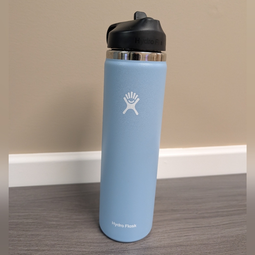 💙EUC Hydro Flask 24 oz Stainless Steel Bottle w/Wide Straw Lid, Rain, Like New